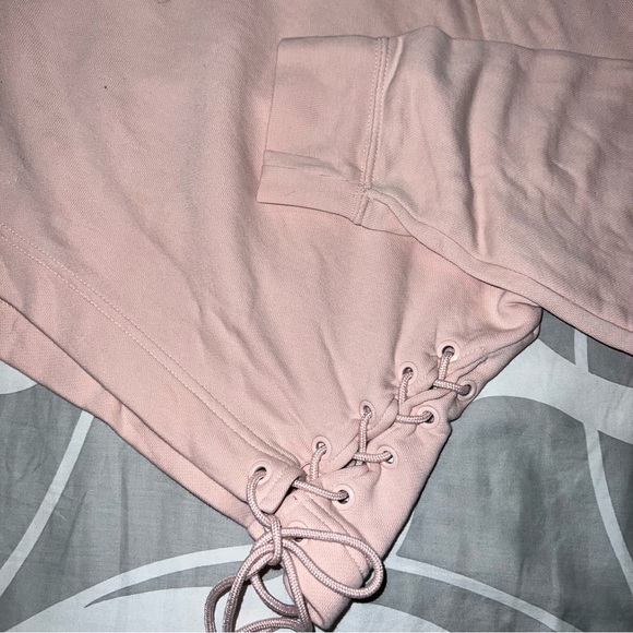 Cropped Nike Crew Neck - Picture 2 of 4